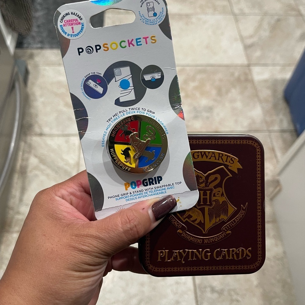 PopSocket Hogwarts House Crest PopGrip + Playings Cards